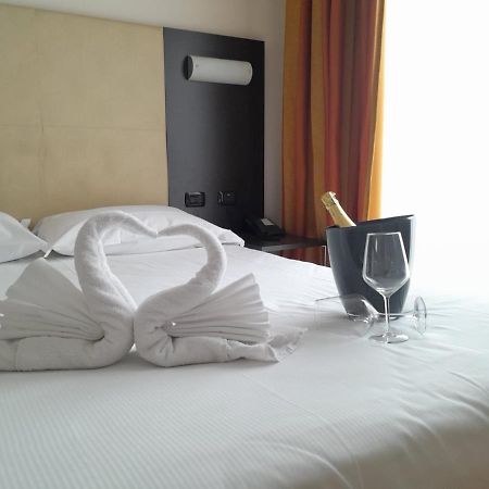 Elysium Hotel Raya Mediglia 外观 照片