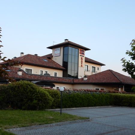Elysium Hotel Raya Mediglia 外观 照片