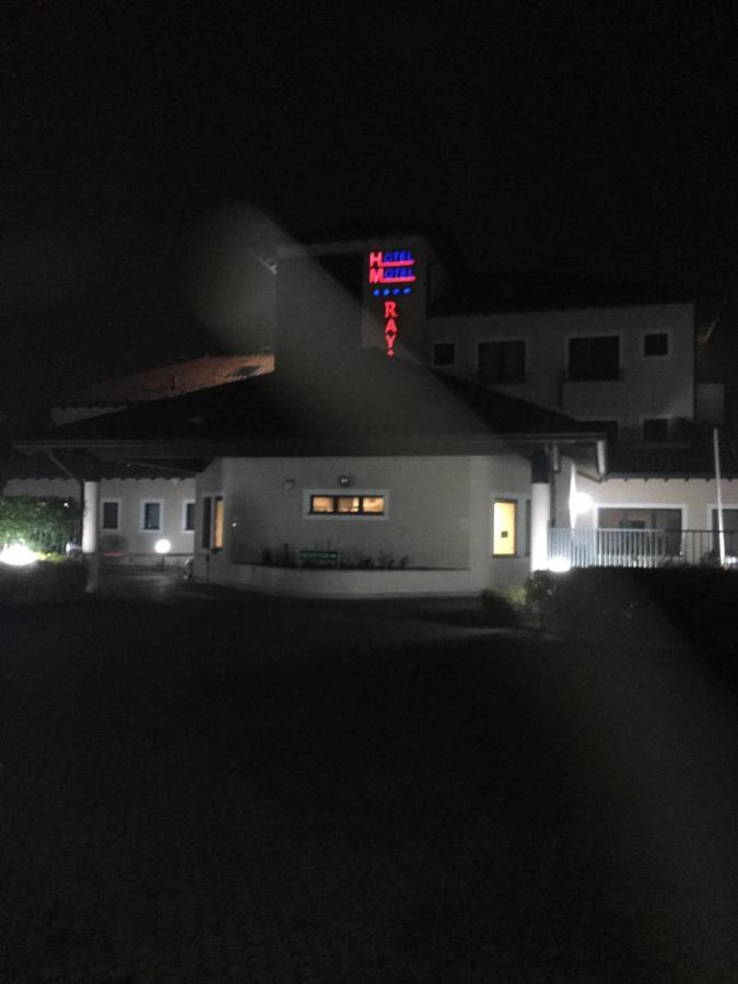 Elysium Hotel Raya Mediglia 外观 照片