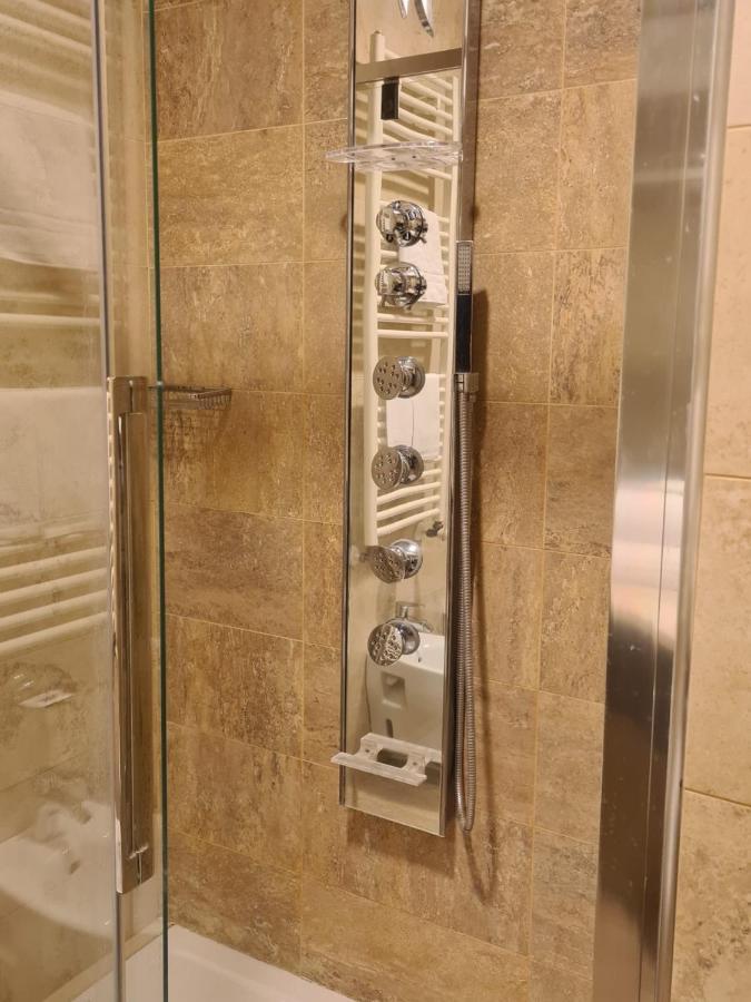 Elysium Hotel Raya Mediglia 外观 照片
