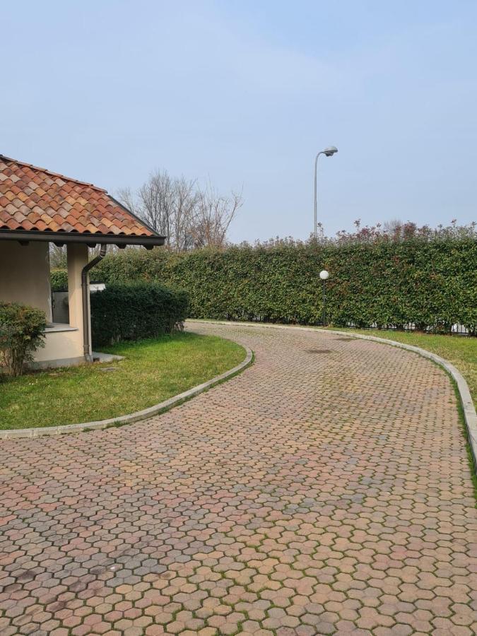 Elysium Hotel Raya Mediglia 外观 照片