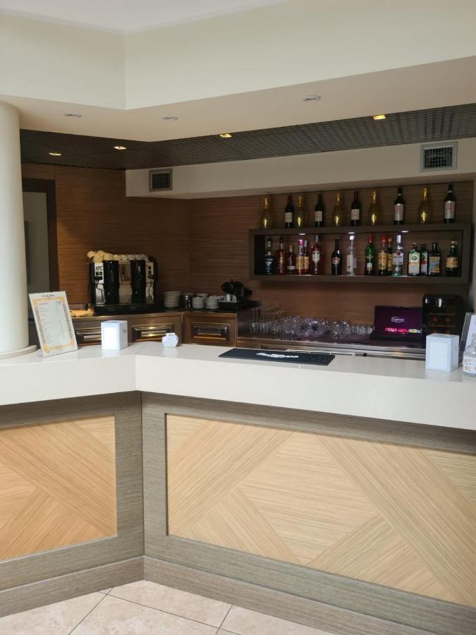 Elysium Hotel Raya Mediglia 外观 照片