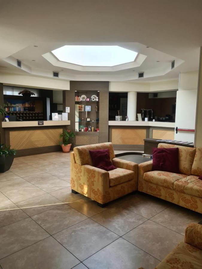 Elysium Hotel Raya Mediglia 外观 照片
