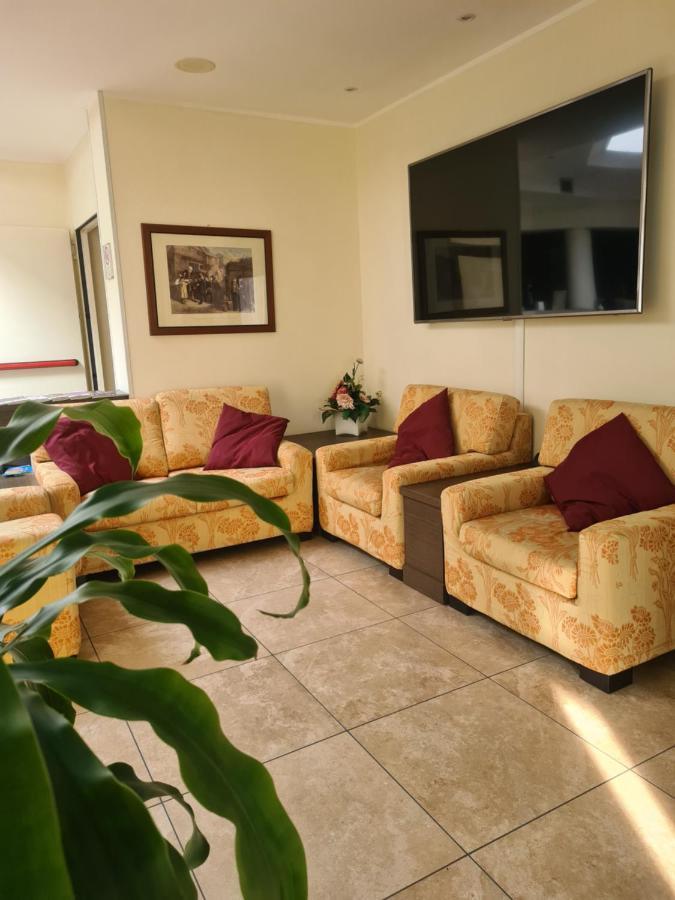 Elysium Hotel Raya Mediglia 外观 照片