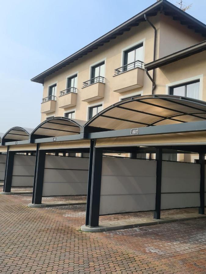 Elysium Hotel Raya Mediglia 外观 照片