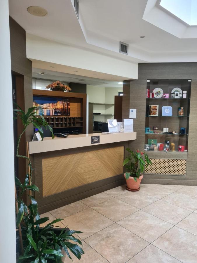 Elysium Hotel Raya Mediglia 外观 照片