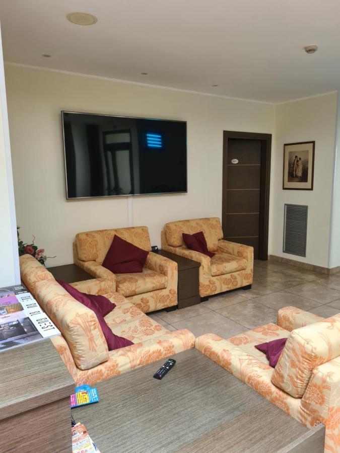 Elysium Hotel Raya Mediglia 外观 照片