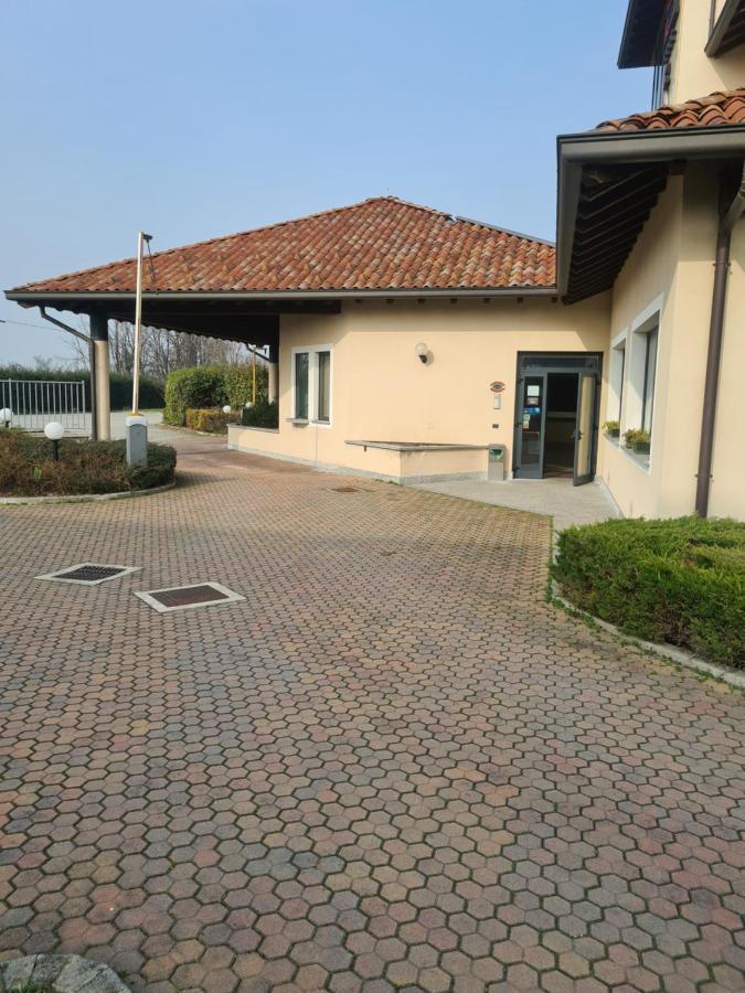 Elysium Hotel Raya Mediglia 外观 照片