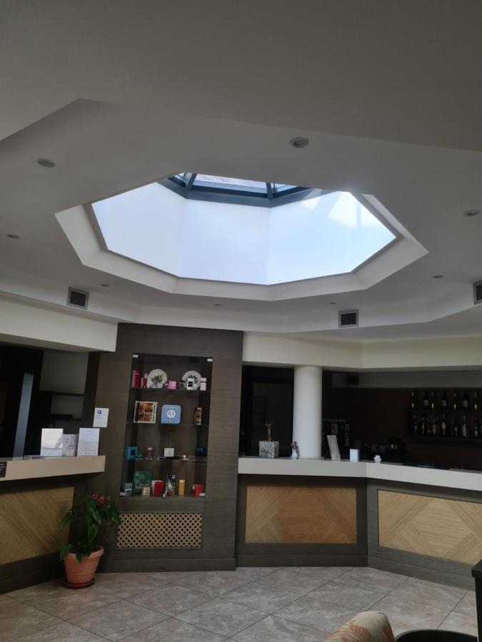 Elysium Hotel Raya Mediglia 外观 照片
