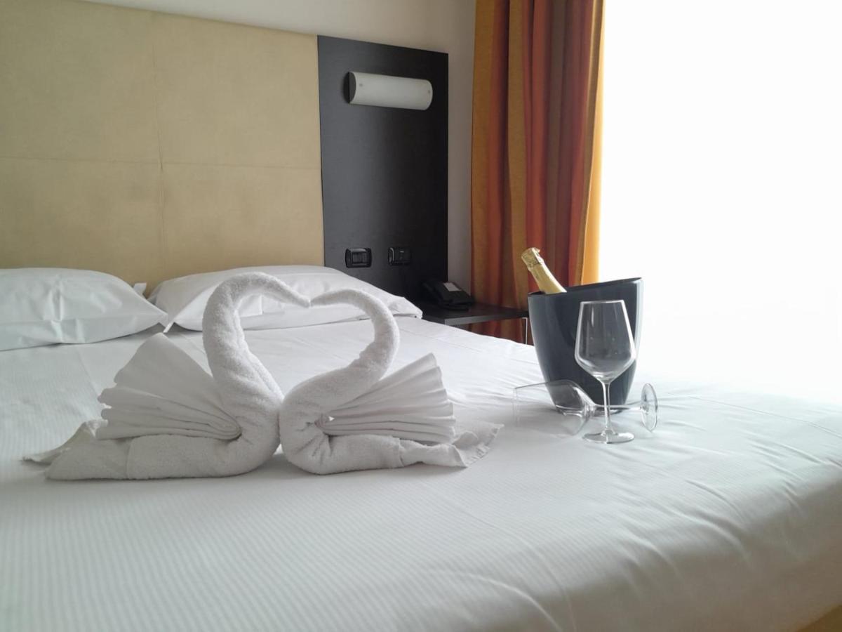 Elysium Hotel Raya Mediglia 外观 照片
