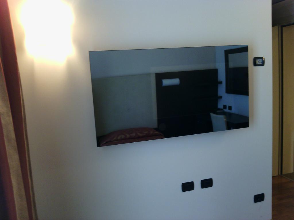 Elysium Hotel Raya Mediglia 外观 照片