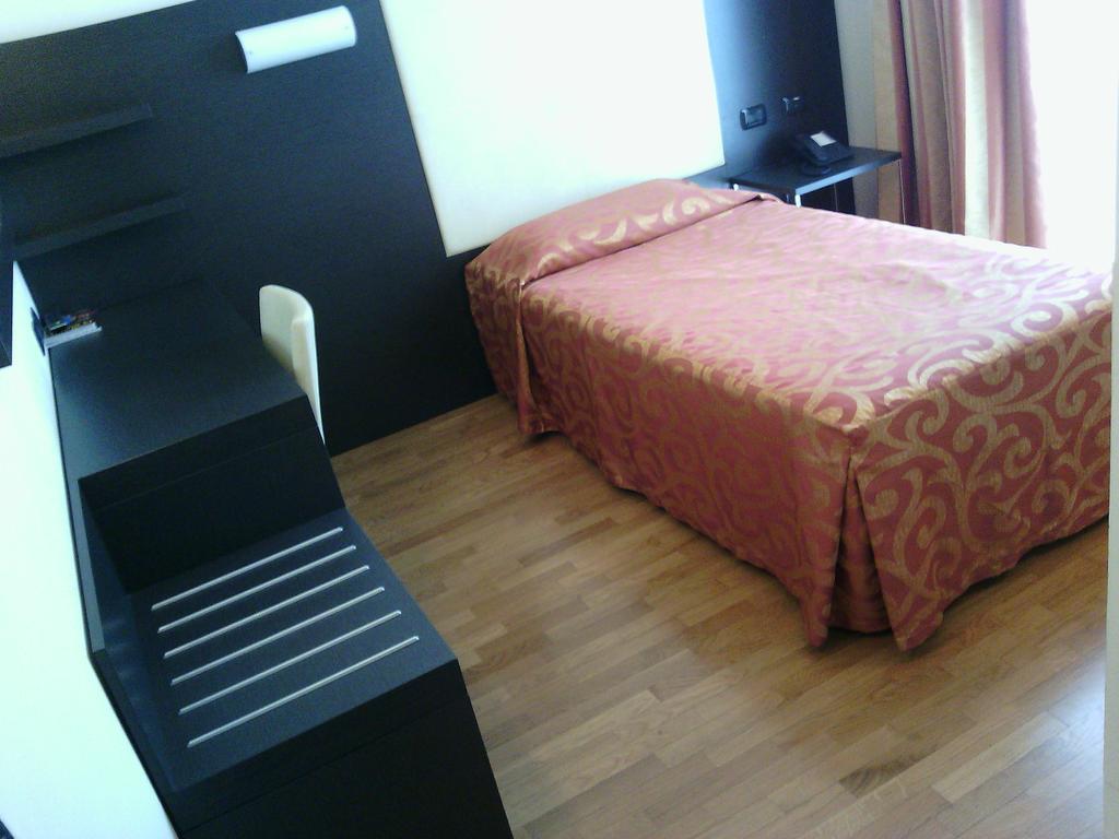 Elysium Hotel Raya Mediglia 外观 照片