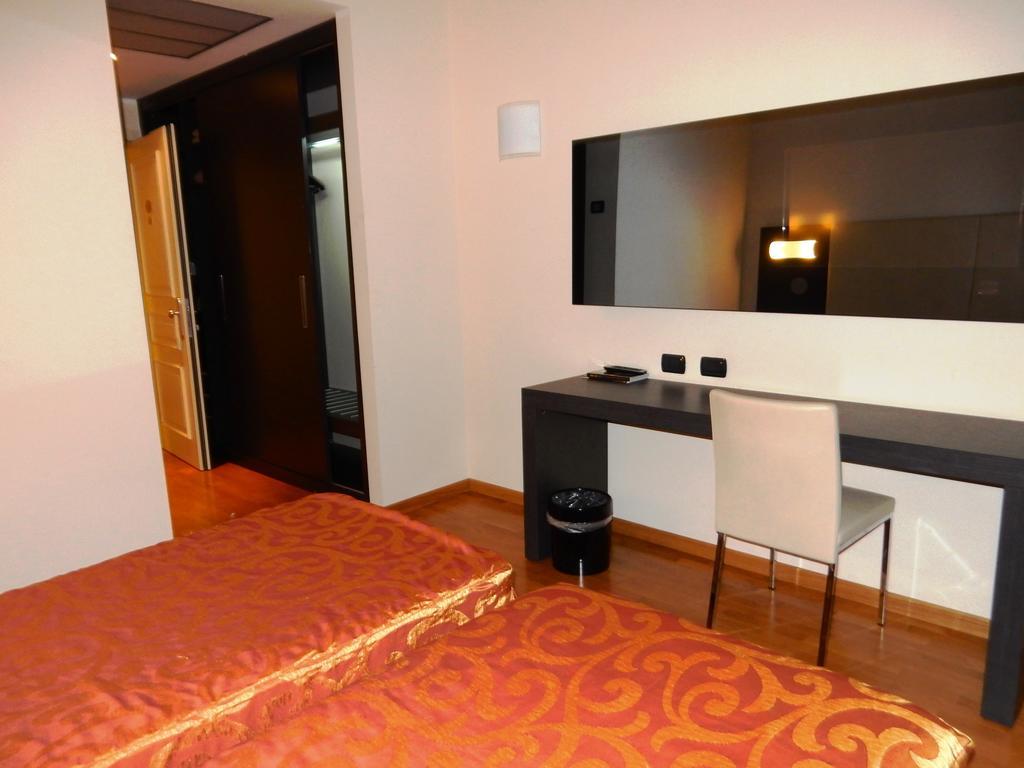 Elysium Hotel Raya Mediglia 外观 照片