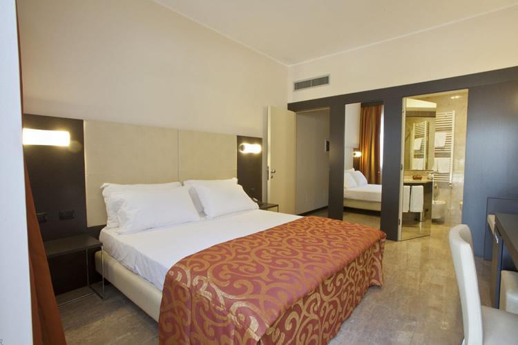Elysium Hotel Raya Mediglia 外观 照片