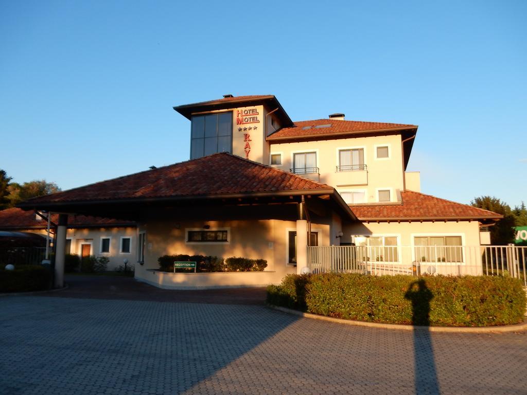 Elysium Hotel Raya Mediglia 外观 照片