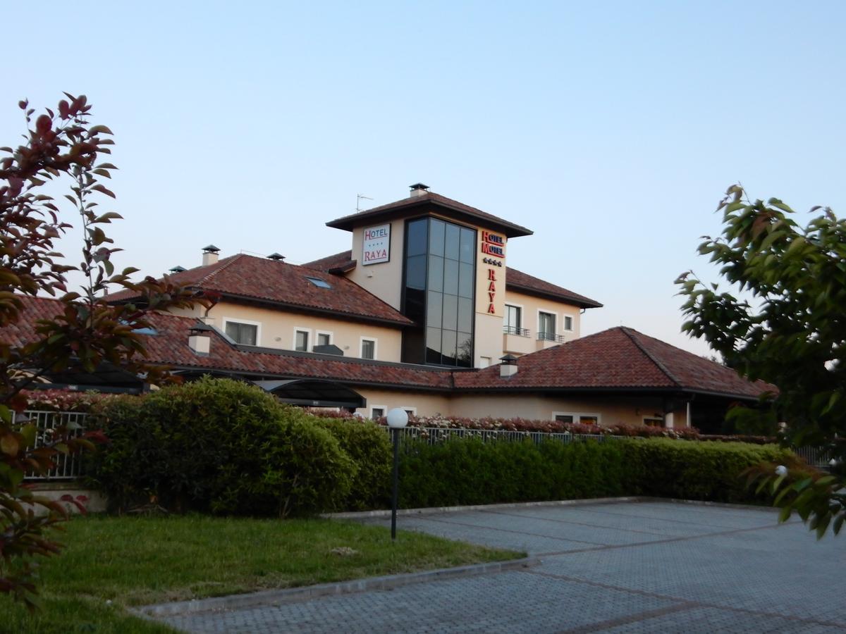 Elysium Hotel Raya Mediglia 外观 照片