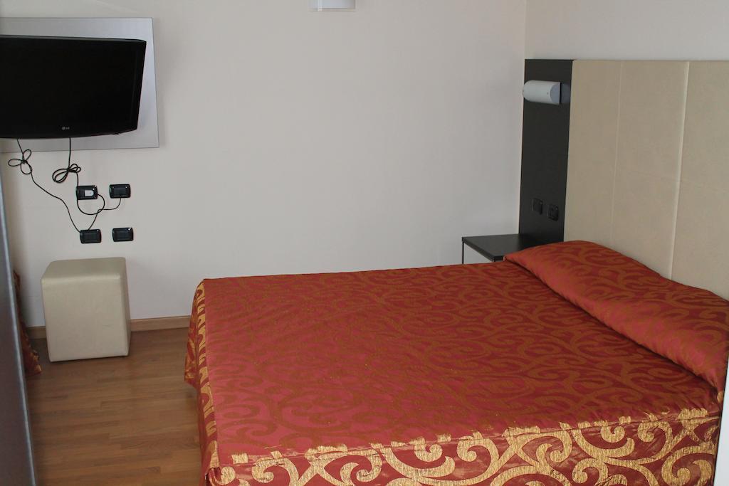 Elysium Hotel Raya Mediglia 外观 照片